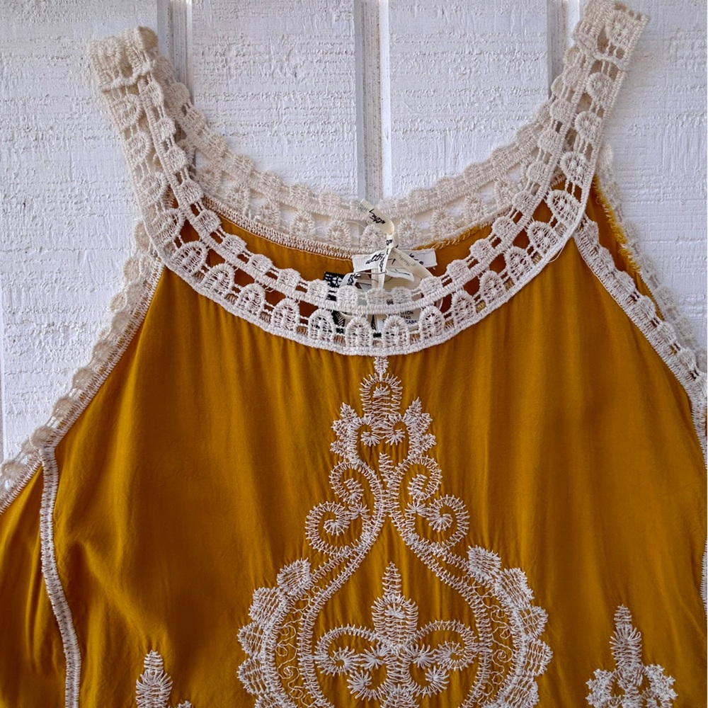 Ultra Pink Women’s Tank Top with Lace &‎ Embroidery Size Large - Picture 3 of 9